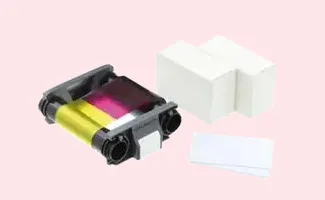 Toebehoren voor badge printers zoals linten en reinigingssets