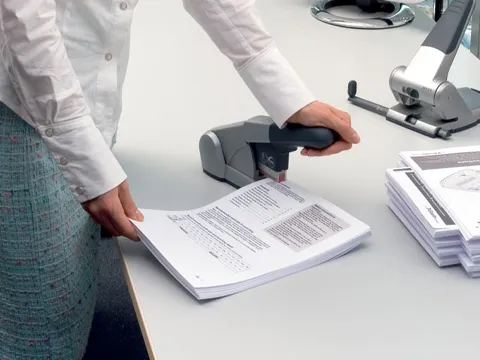 Blokhechter voor dikke papierstapels