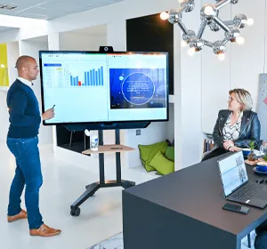 Mobiel display screen voor videoconferentie in vergaderruimte
