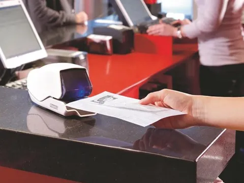 Elektrische nietmachine voor automatisch nieten