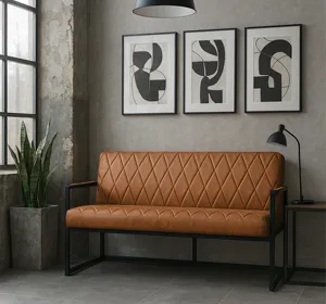 Industriele bank met strak design en metalen frame