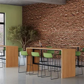 Kantinetafels, banken en kantinestoelen voor het inrichten van de kantineruimte