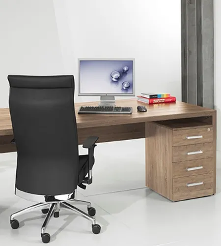 Praktisch ladeblok naast bureau in modern kantoor