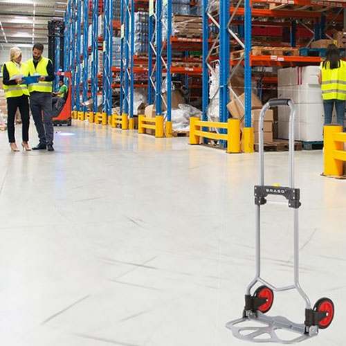 Magazijnbenodigdheden, steekwagens en transportmiddelen voor intern vervoer