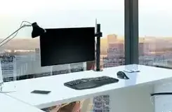 Monitorarm met bureauklem voor ergonomische werkplek