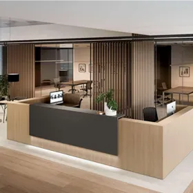 Een warm welkom met een receptiebalie in de ontvangstruimte