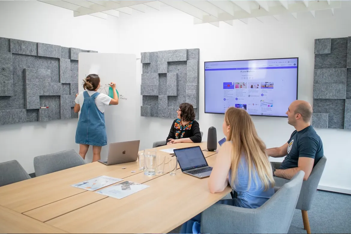 comfortabele vergaderstoel met armleuningen