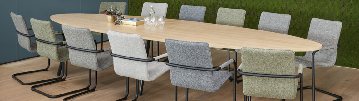 Vergaderstoel met armleuning overleg en vergaderen op kantoor