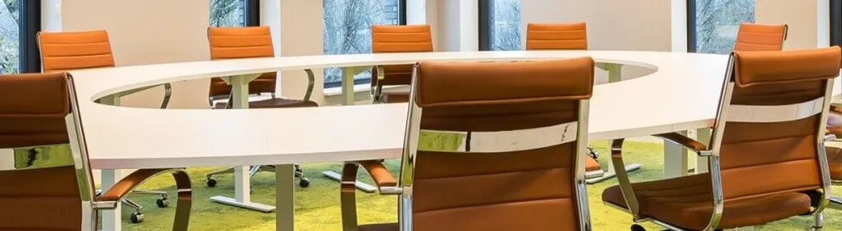 Vergadertafel voor comfortabel vergaderen op kantoor