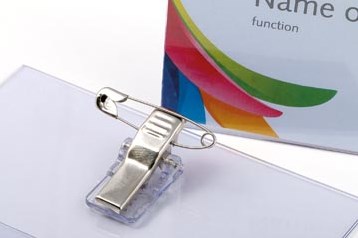 Badge 60x90mm met clip en speld Opus 2-3