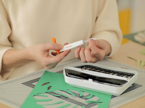 Precisiemes Fiskars Medium Duty set à 12 mesbladen wit-3