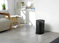 Pedaalemmer zwart 12 liter V-part-1