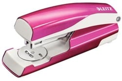 Leitz nietmachine WOW NeXXt 5502 roze 30 vel voor nietjes 24/6
