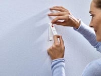 Tesa Klevende Spijker voor Behang en Pleisterwerk verstelbaar draagvermogen 1 kg blister van 2 stuks-2