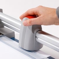 Dahle 442 rolsnijmachine snijden