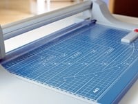 Dahle 442 rolsnijmachine snijtafel