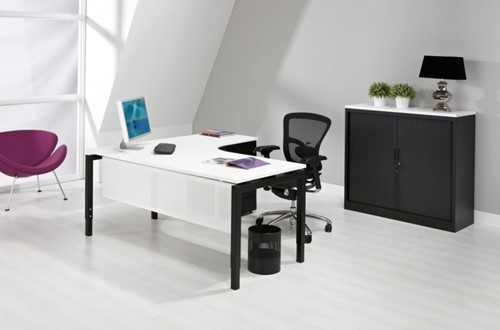 Frontpaneel wit privacypaneel voor bureau.