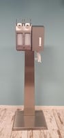 Alcohol dispenser op standaard RVS met dubbele dispenser en poetsrol-2