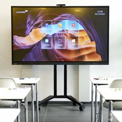 65 Inch display screen Legamaster Discover 2 op wielen