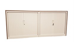 Twee roldeurkasten met houten ombouw 105 x 205 x 43 cm