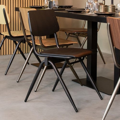 Schoolstoel stapelbaar industrieel zwart